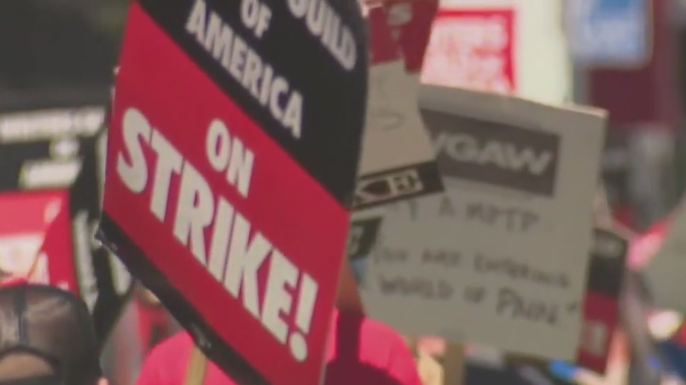 WGA, studios at negotiating table for 2nd straight day