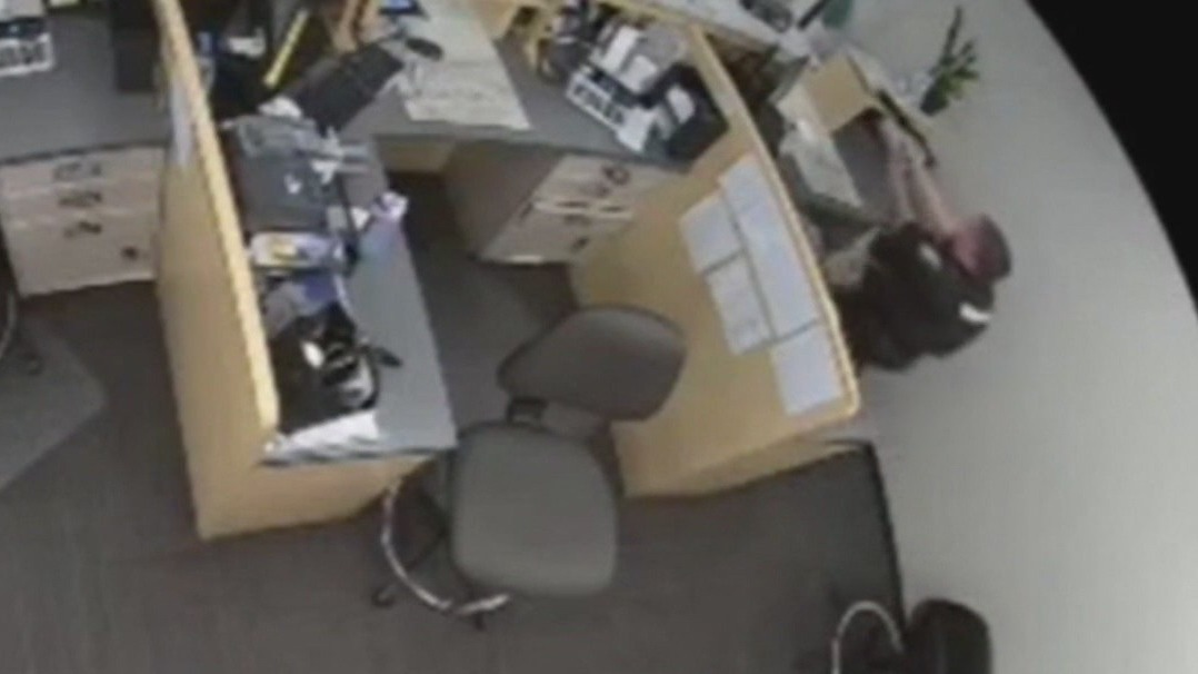 Video: Deputy injured in credit union shootout