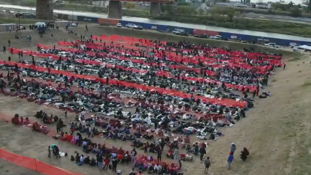 Record numbers of migrants at southern border