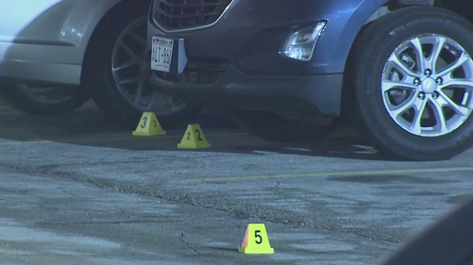 Milwaukee shooting; 5 men wounded near 76th and Good Hope