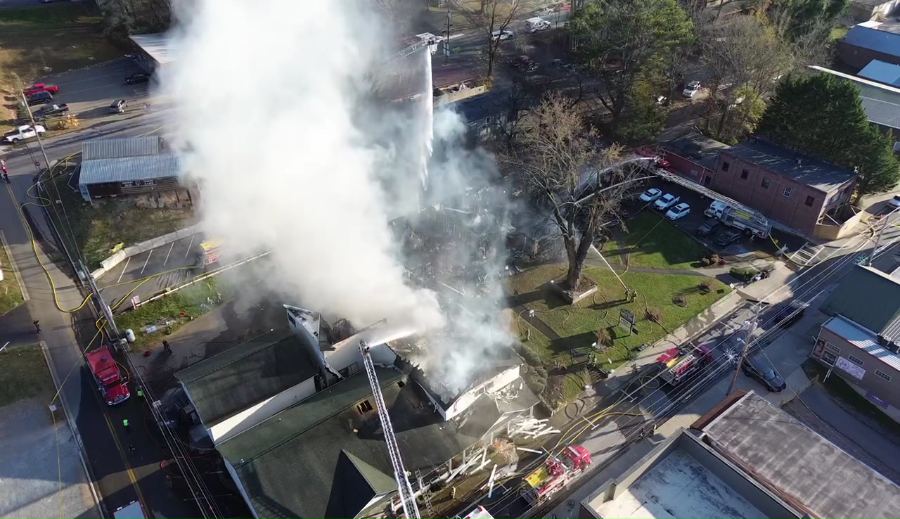 Fire on Blue Ridge tourist strip