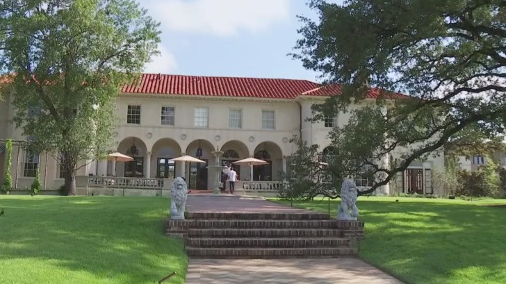 Historic Commodore Perry Estate holds Halloween celebration