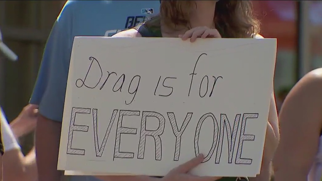 Drag Queen book reading in Chaska