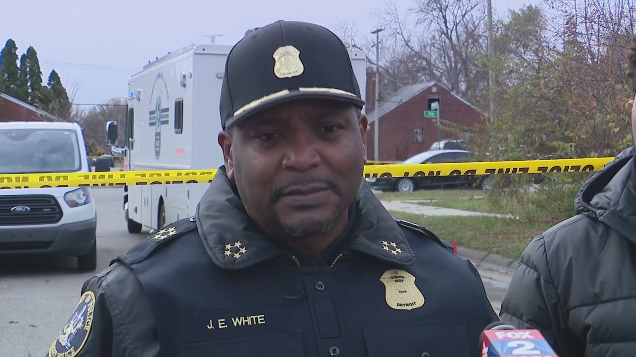 Detroit police chief says barricaded gunman has weapons stored at home