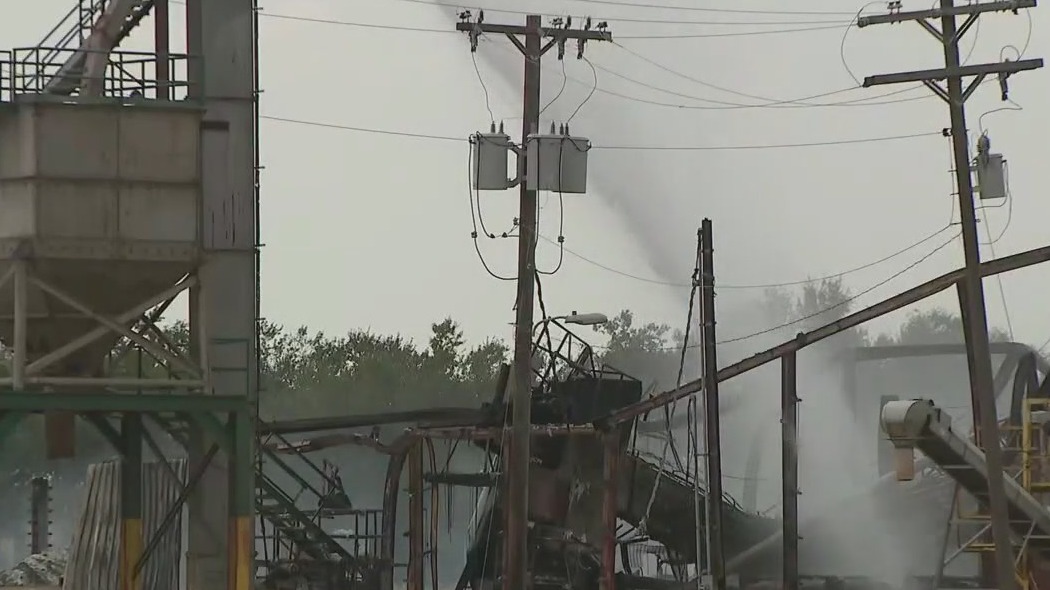 Fire destroys fertilizer plant