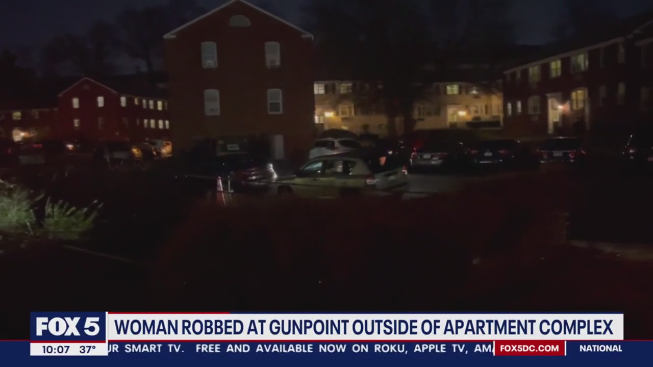 Arlington woman robbed at gunpoint outside mom's apartment complex