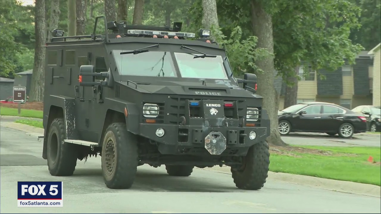 Tense standoff at Clayton County apartment after police find drugs