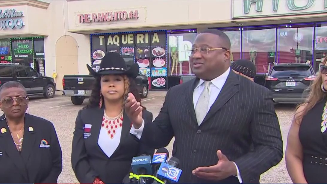 Community activists call for arrest of taqueria customer