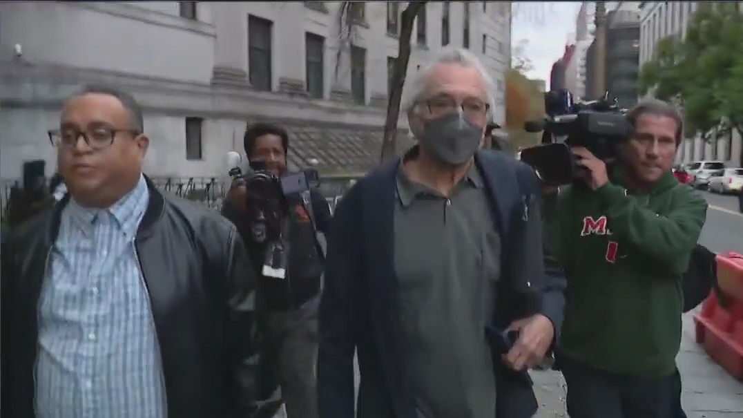 Robert De Niro back on witness stand