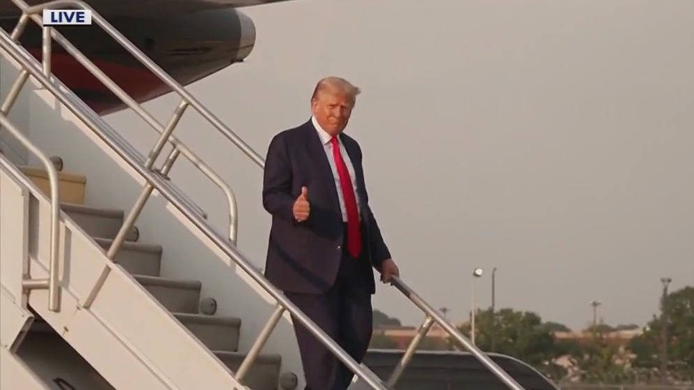 Donald Trump arrives in Atlanta before jail booking