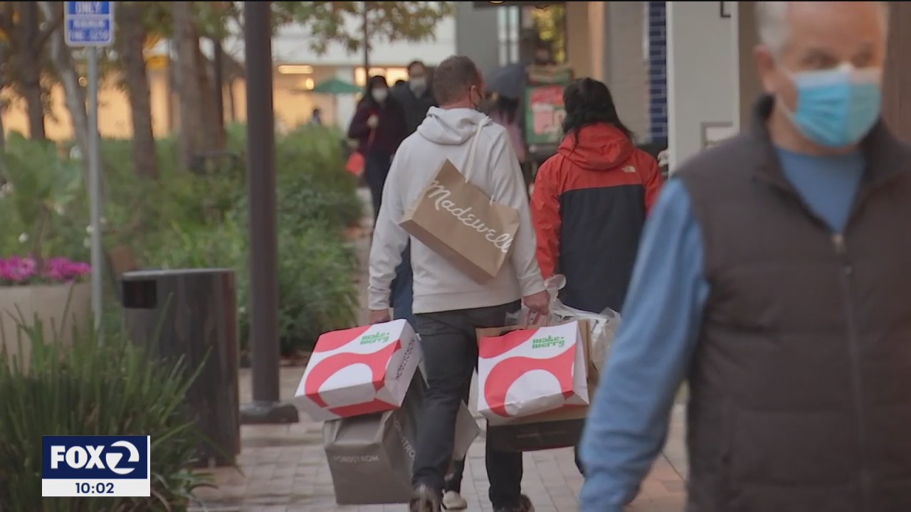 Last minute holiday shoppers hit stores