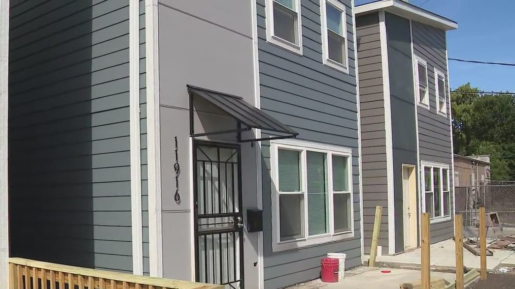 2 Habitat for Humanity homes built in Chicago in one day