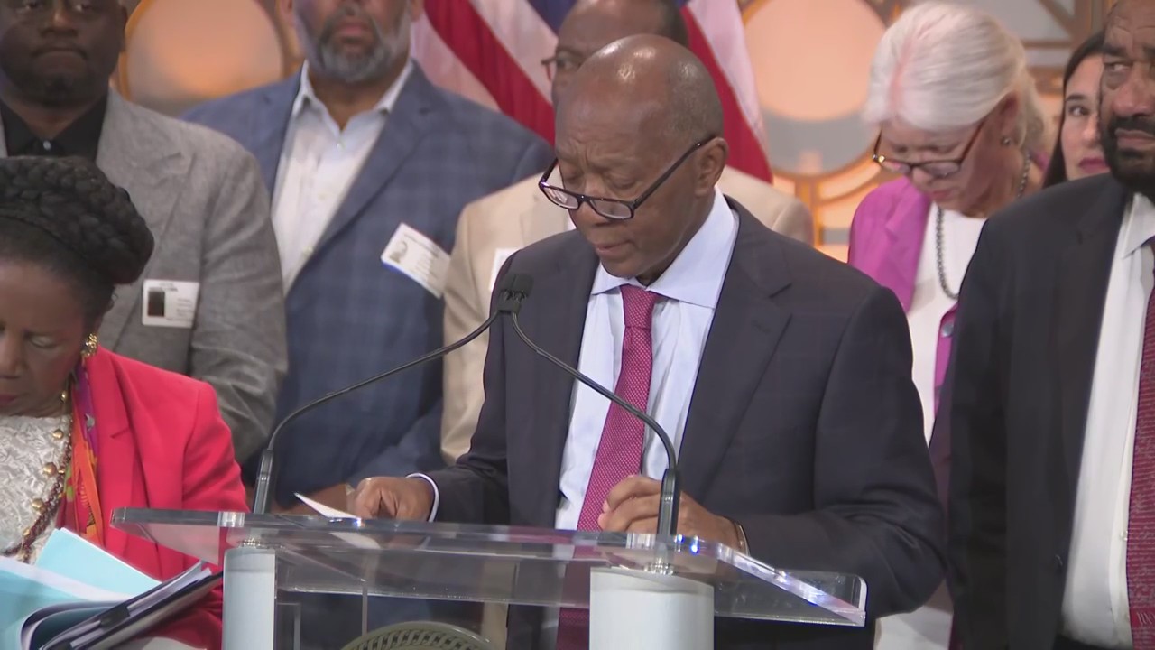 Mayor, leaders rip Houston ISD library plan