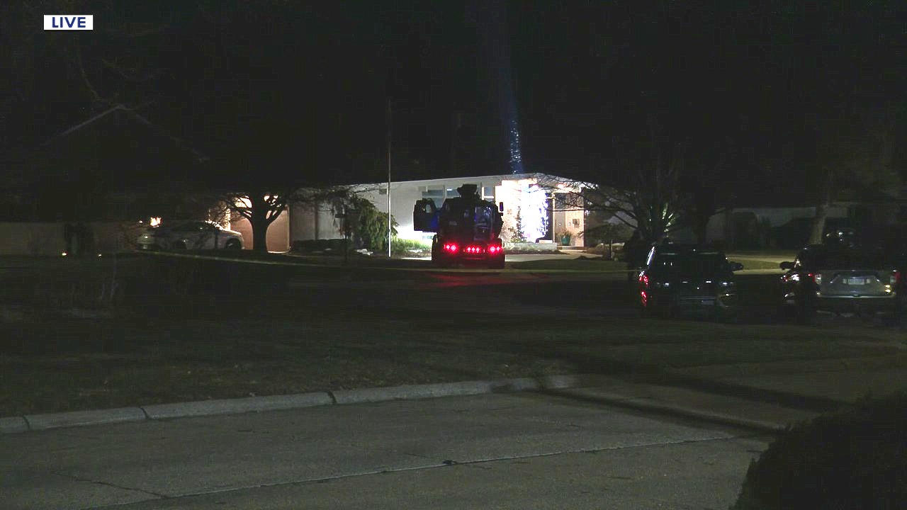Large police presence outside Grosse Pointe Shores residences