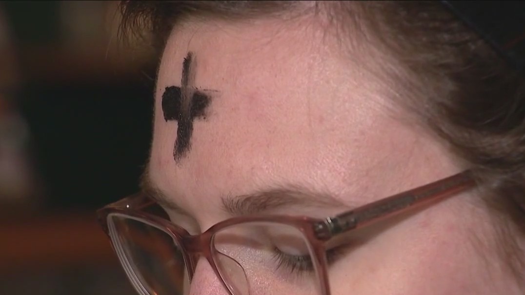Chicago-area churches bring ashes to people in the community