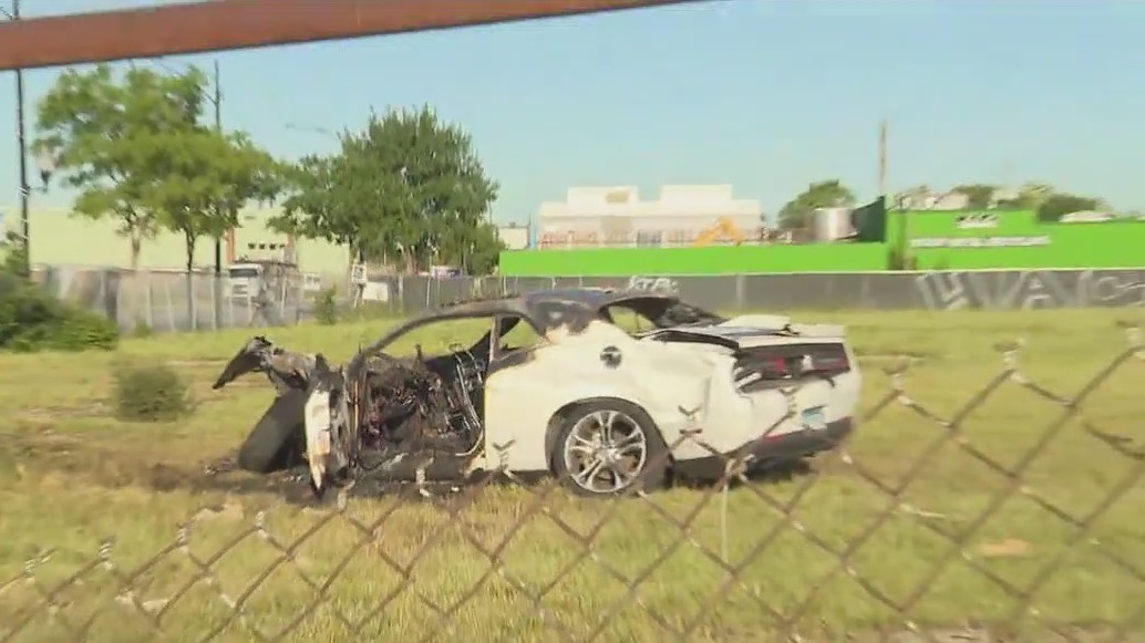 3 suspects flee the scene after crashing into vehicle