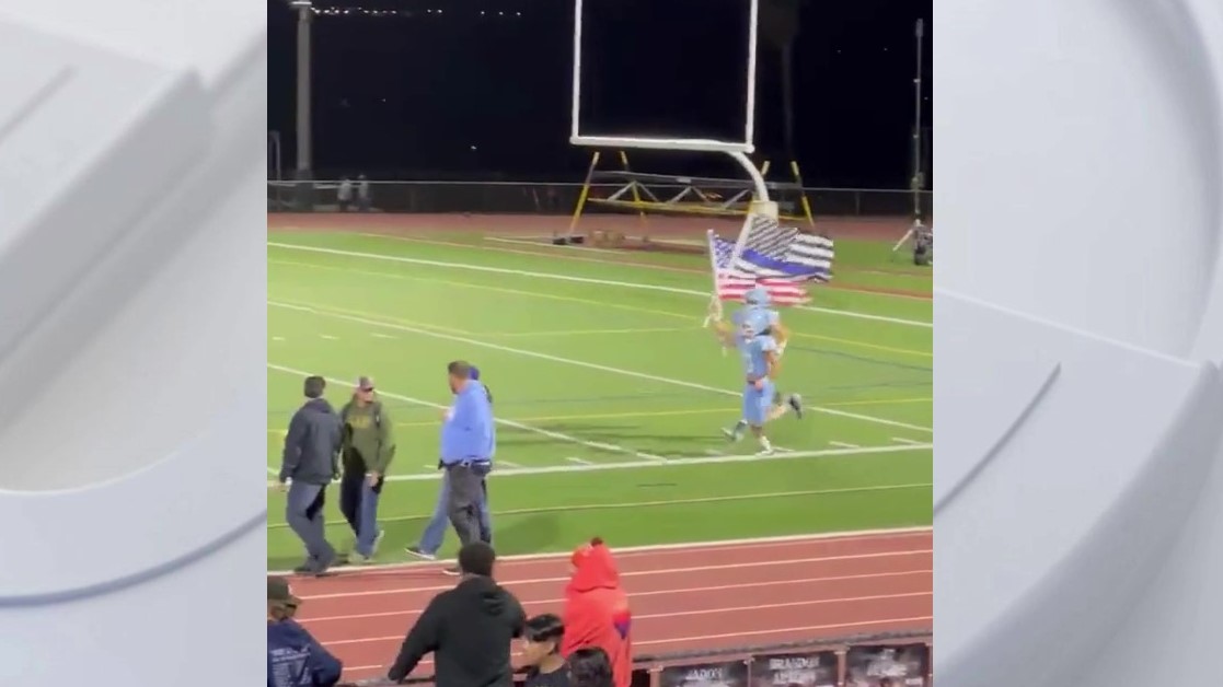 Saugus HS football team brings 'Thin Blue Line' flag back onto field