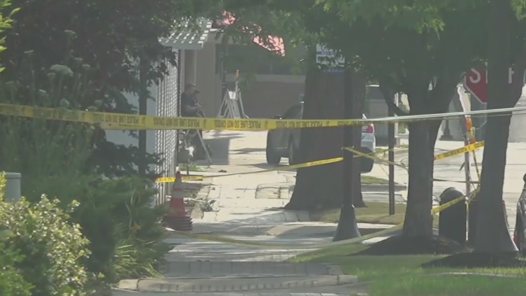 Death toll rises to 7 in Highland Park, Illinois, parade shooting
