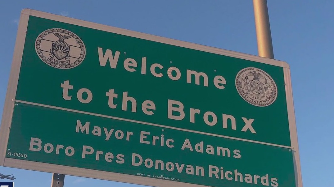Queens, Bronx Borough Presidents playfully spar over sign error