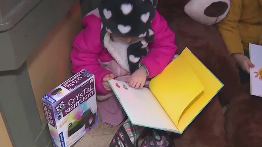 Pop-up toy, clothing shop