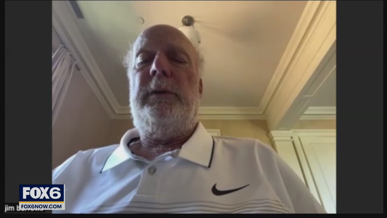 Gino talks with director James Burrows