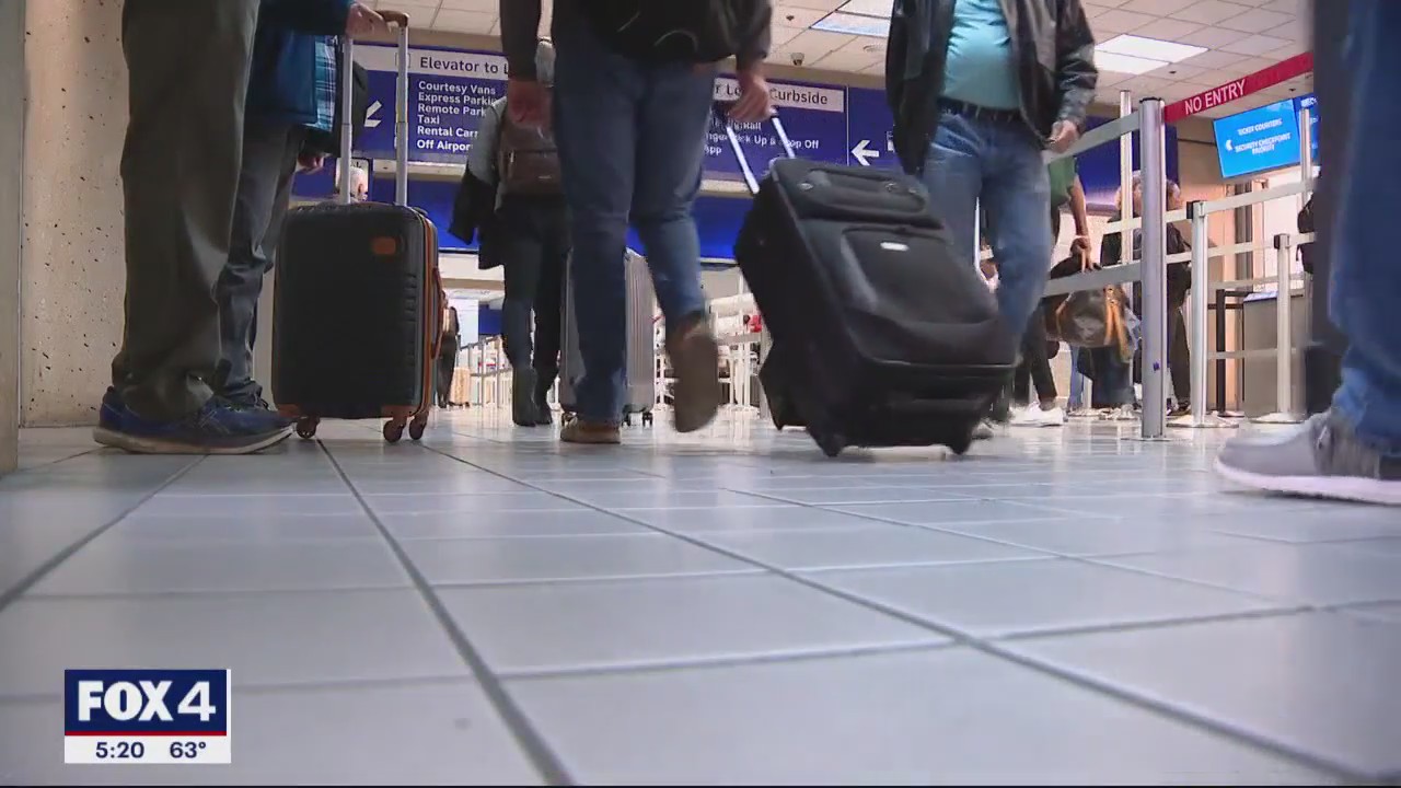 Travelers into Dallas report no major issues Sunday