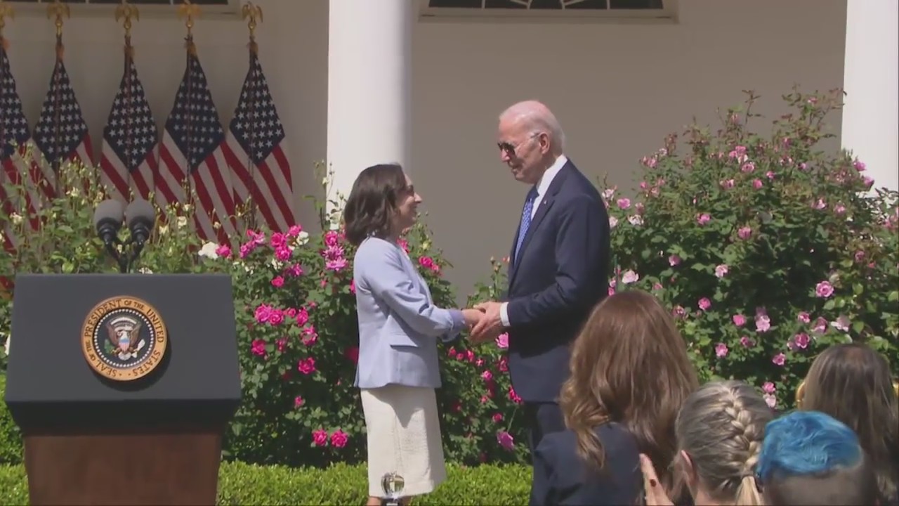 Spanish teacher represents Illinois at White House as Teacher of the Year