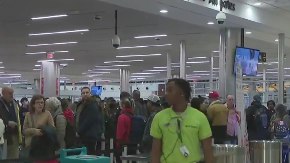 Holiday rush begins at Atlanta airport
