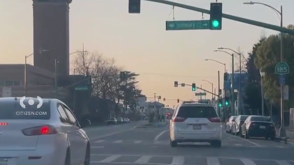 13 injured in AC Transit bus crash in Oakland
