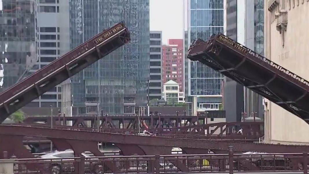 Behind-the-scenes look: Chicago has most movable bridges in the world