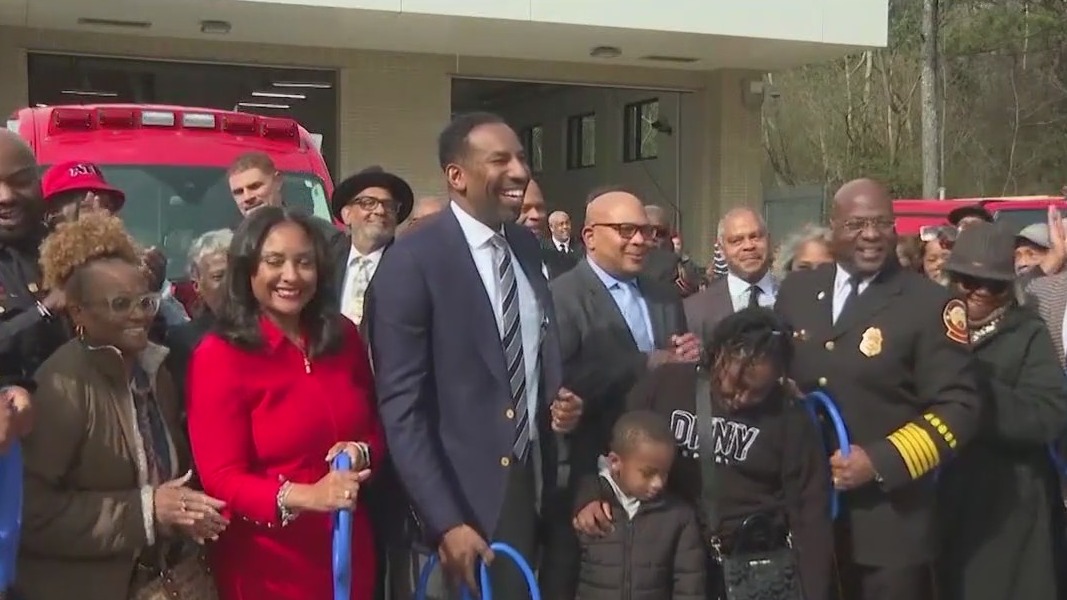 Ribbon-cutting ceremony for new EMS station