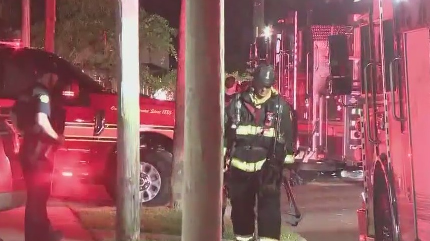 Fire rips through Orlando apartments