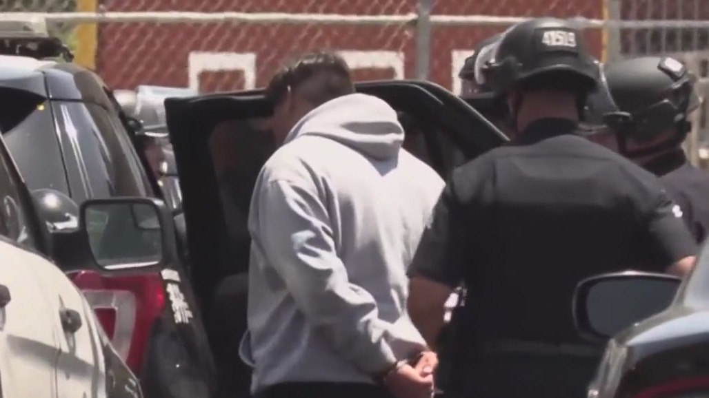 Suspect shoots from car in Boyle Heights