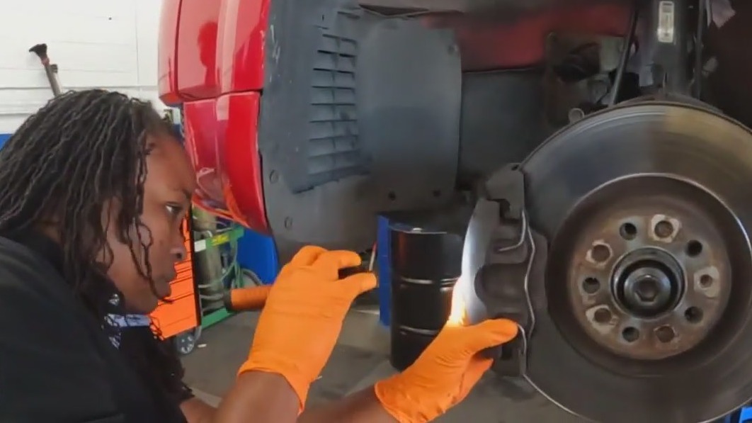 Tampa auto repair shop helps the hungry