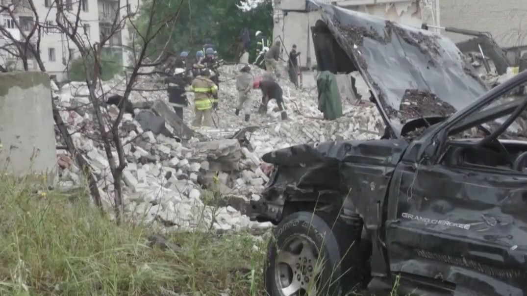 Dozens killed in eastern Ukraine as Russian troops attack