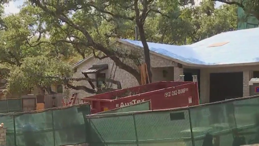 3 hurt after West Austin scaffolding collapse