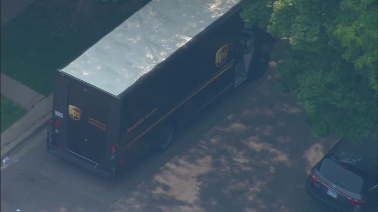 UPS driver shot in the back on Chicagos West Side
