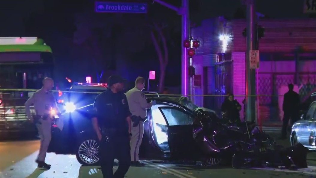 Questions surround crash and shooting investigation in Oakland