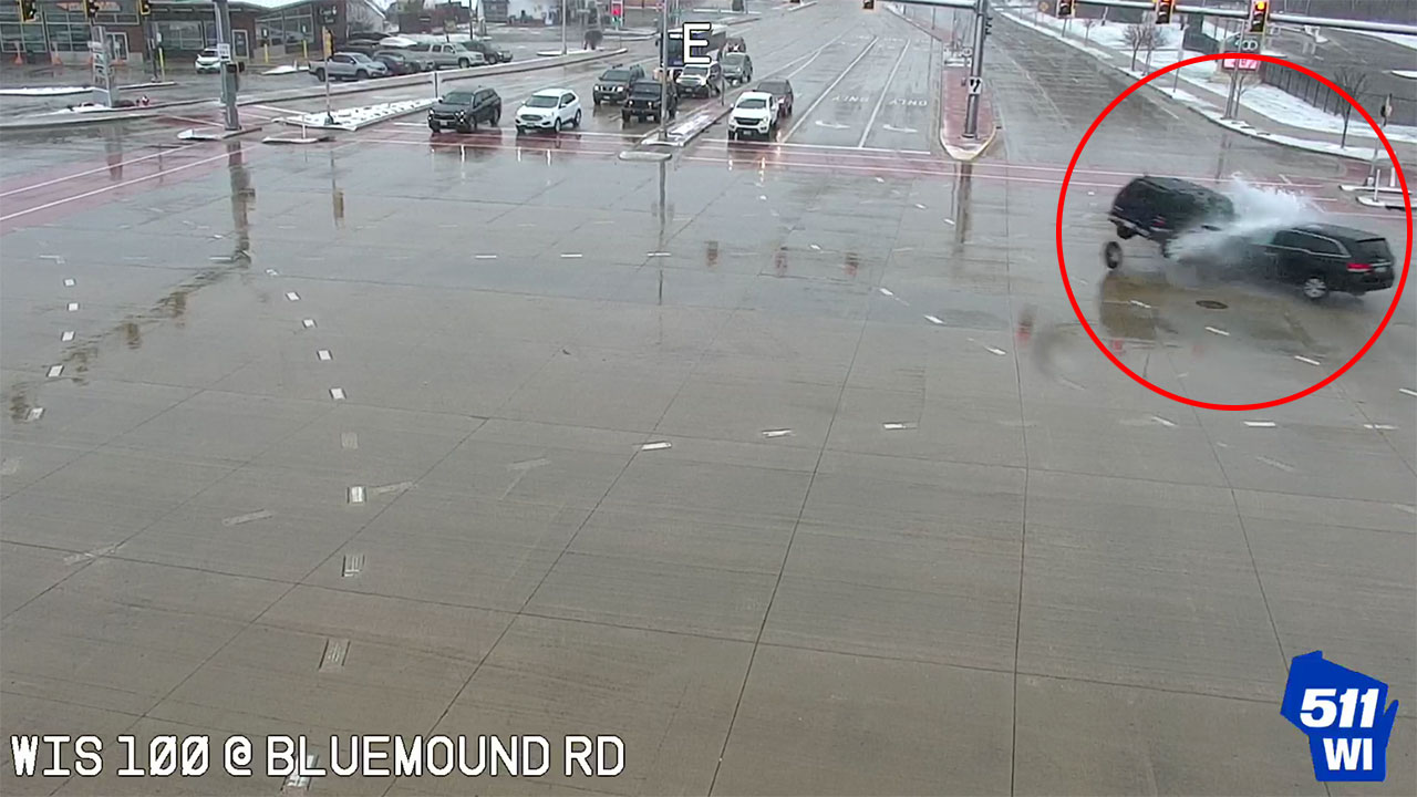 Wauwatosa collision, van hits SUV