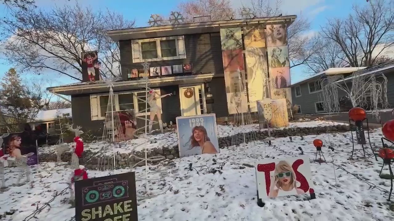 Naperville home turns into Taylor Swift Christmas house