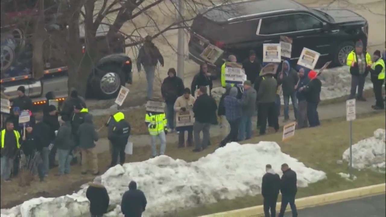 IDOT workers authorize strike amid contract negotiations