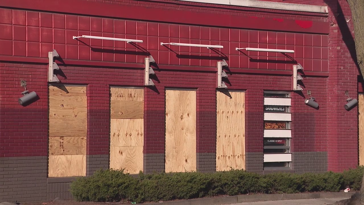 Gateway for violence: Concern after 3 KFC locations abruptly close on Chicagos South Side