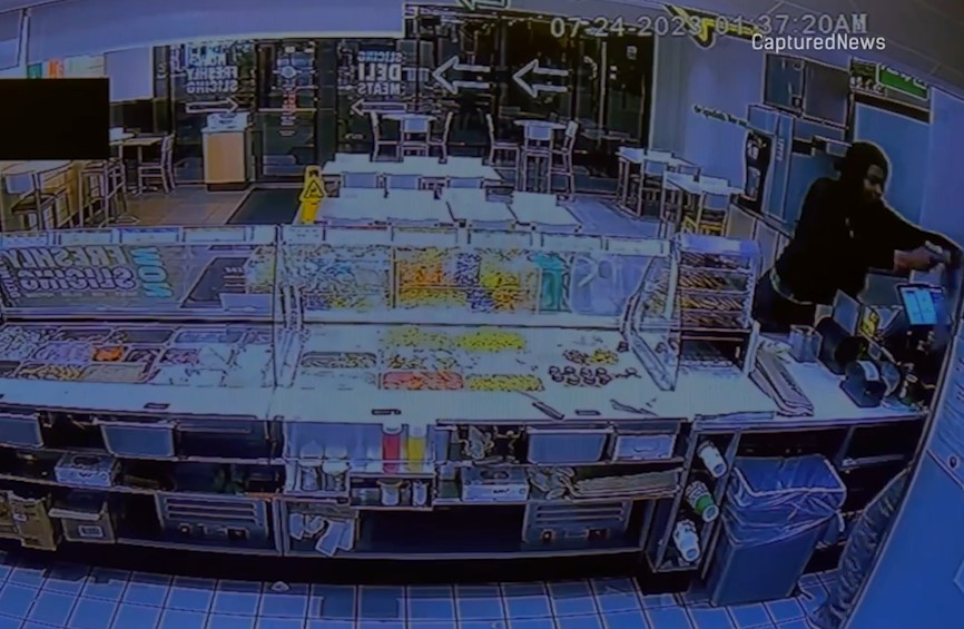 Dramatic video shows Chicago Subway restaurant robbed at gunpoint
