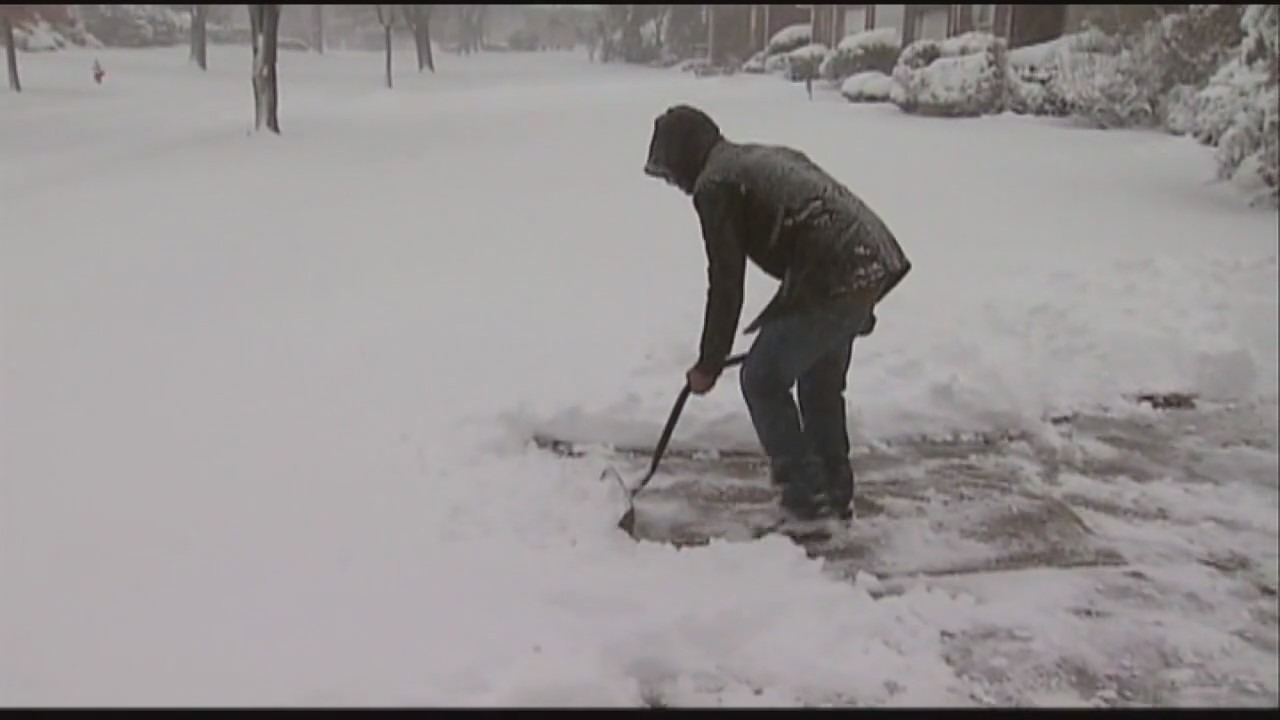 How to prevent injury when shoveling snow