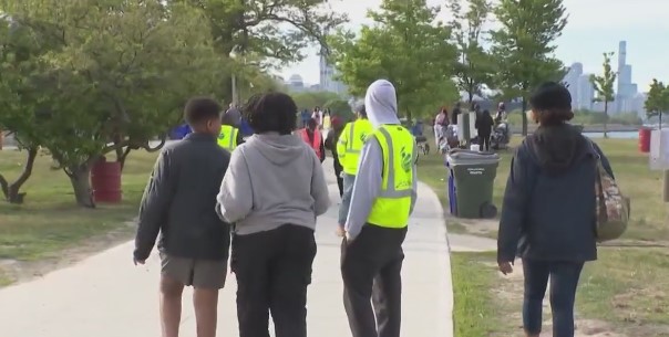 Chicago police try new method to avoid 'teen trend' chaos and violence