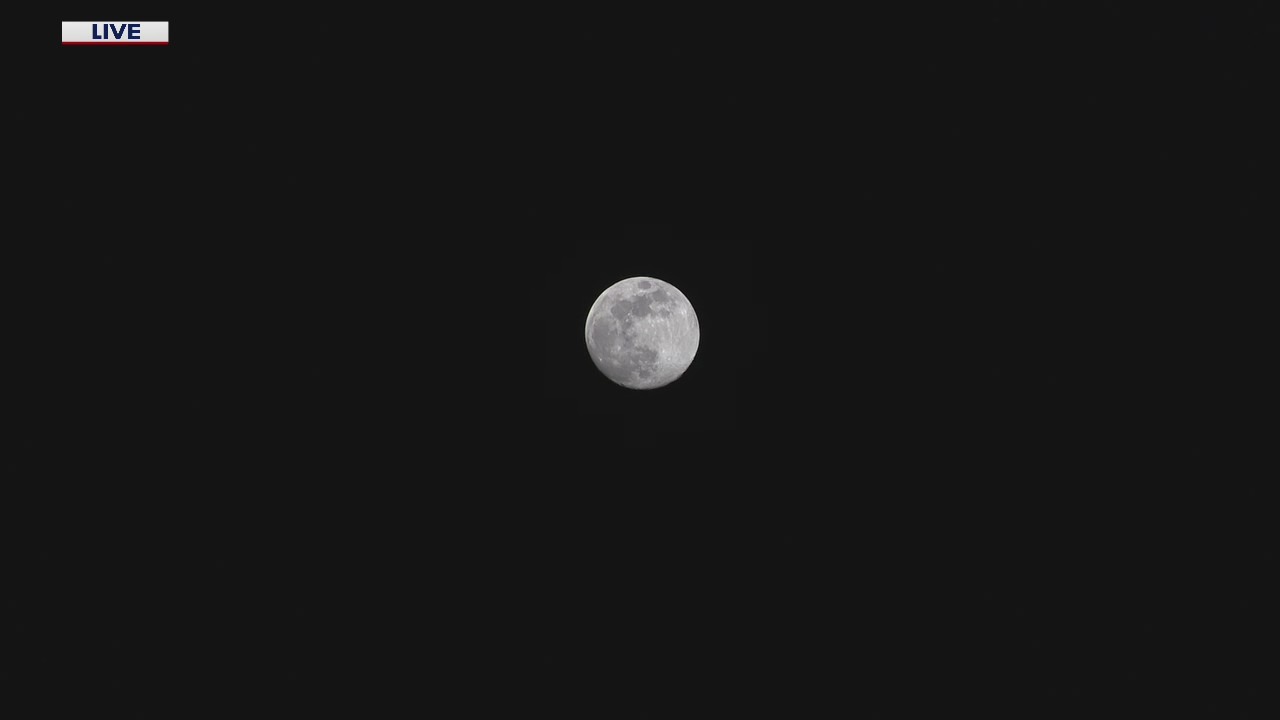 U.S. successfully returns to the moon