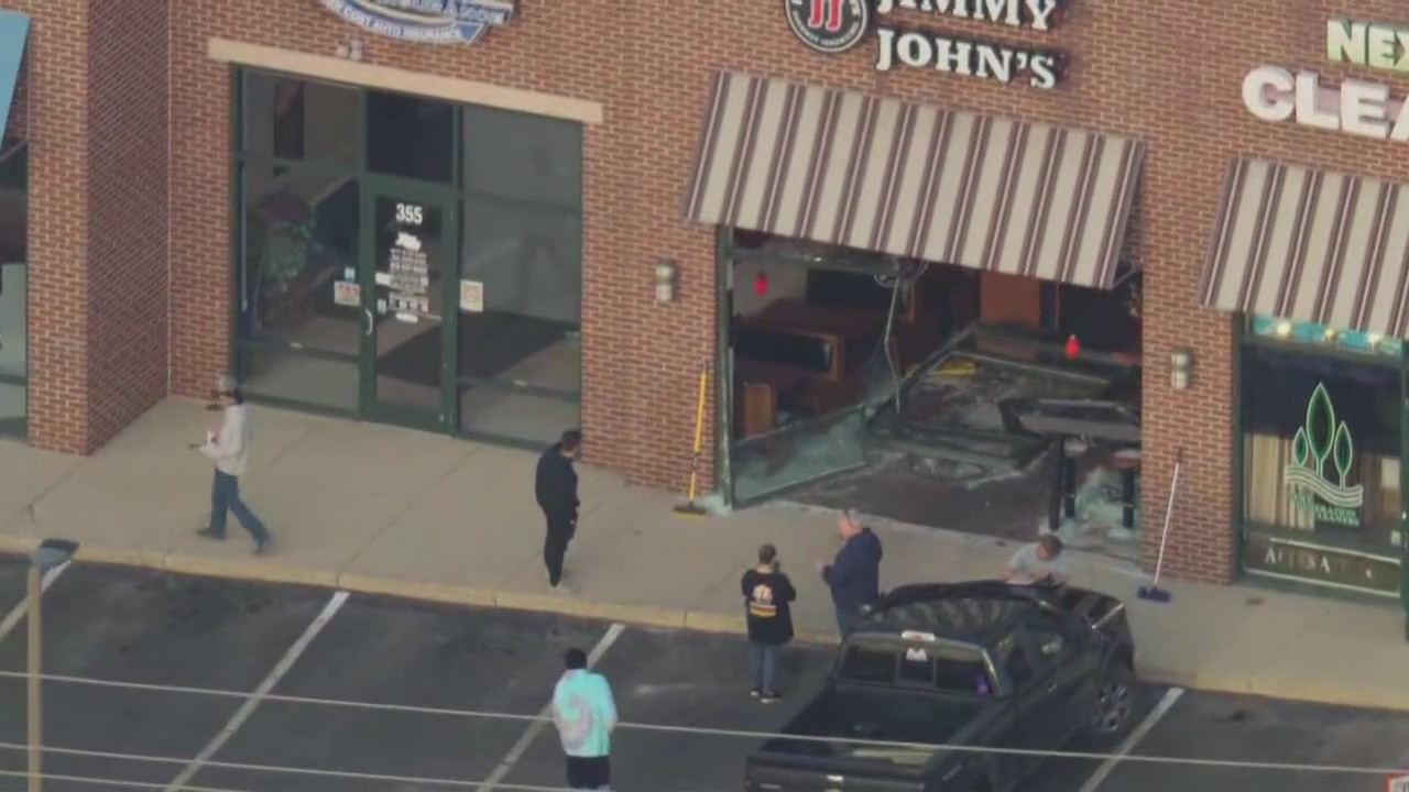 Car plows into Jimmy John’s in Woodstock