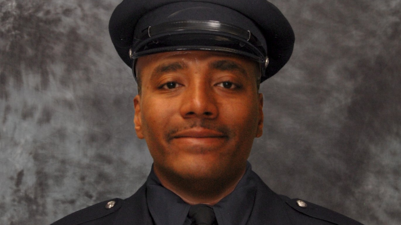 Chicago firefighter dies after being injured while fighting fire on citys South Side